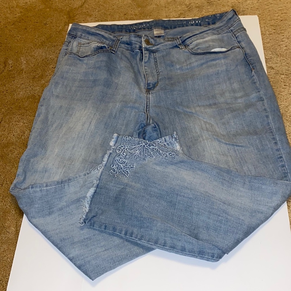 Westport Light Blue Embroidered Crop Jeans Size 18W